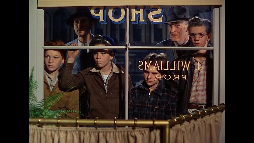 緑色の髪の少年の画像