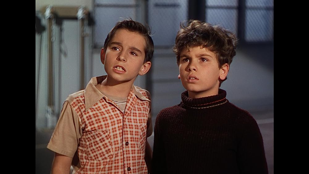 緑色の髪の少年の画像