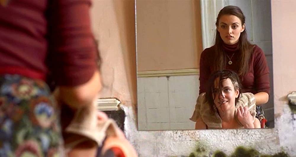 「ヴィジット 消された過去」ノラ＝ジェーン・ヌーン & Amy Mansonの画像