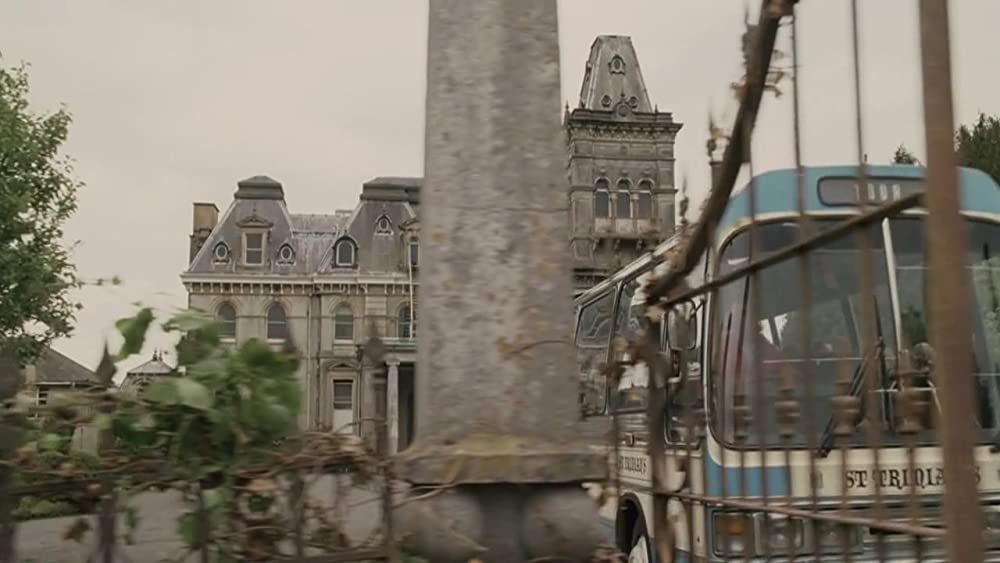 「聖トリニアンズ女学院 史上最強！?不良女子校生の華麗なる強奪作戦」の画像