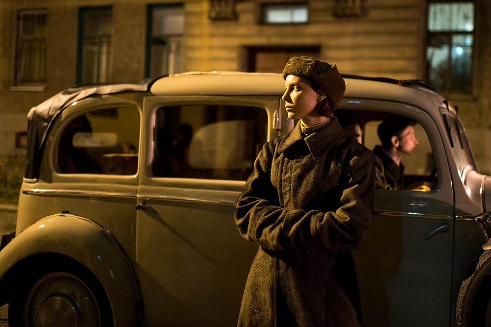 戦争と女の顔の画像