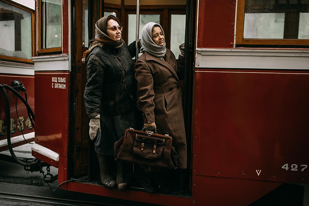 戦争と女の顔の画像