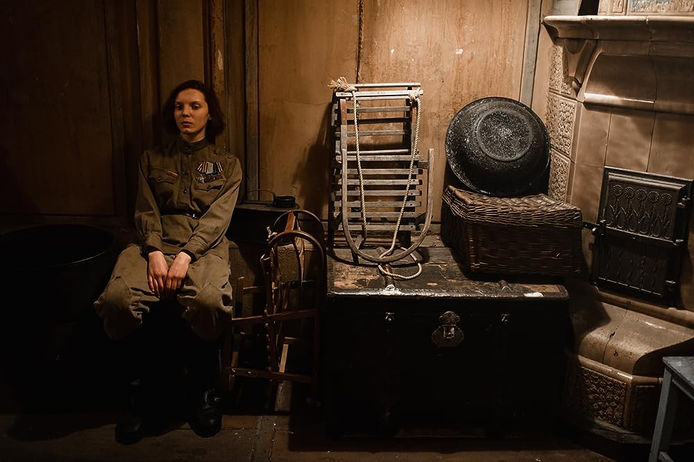 戦争と女の顔の画像