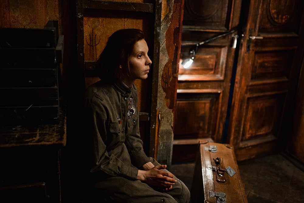 戦争と女の顔の画像