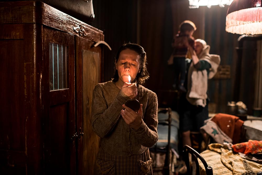 戦争と女の顔の画像