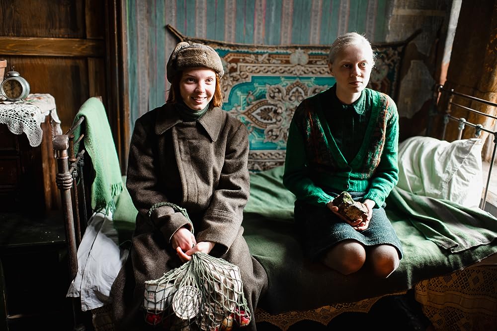 戦争と女の顔の画像