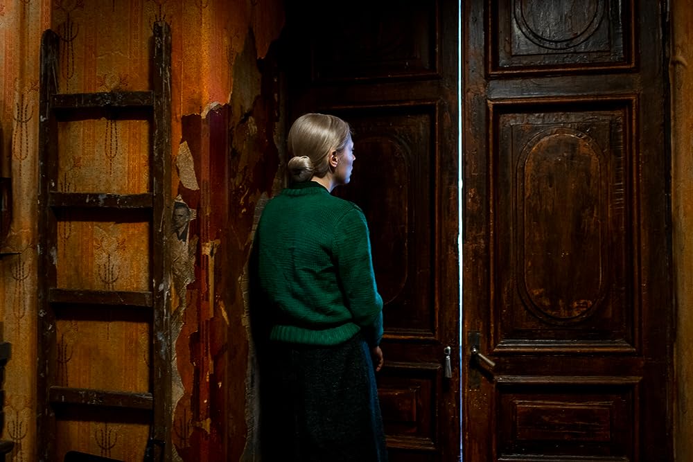 戦争と女の顔の画像