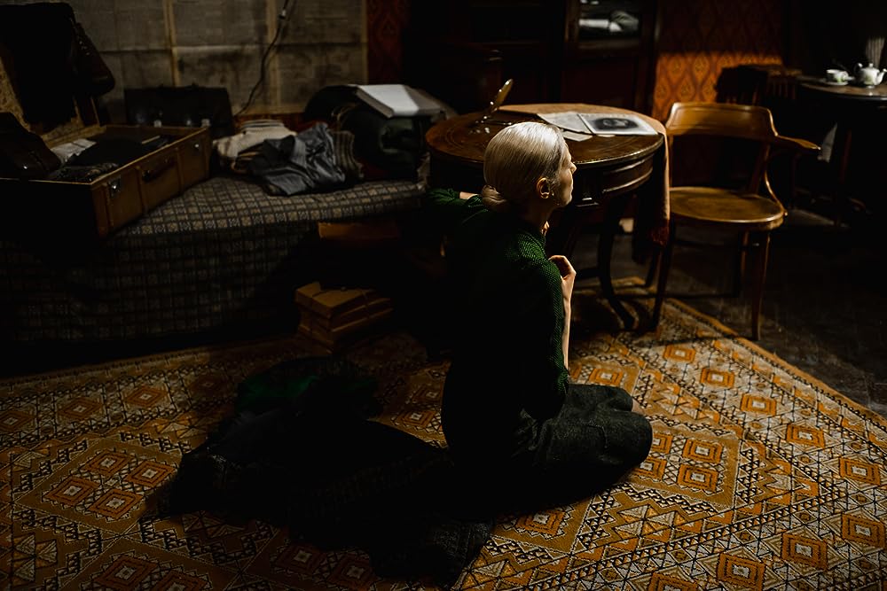 戦争と女の顔の画像