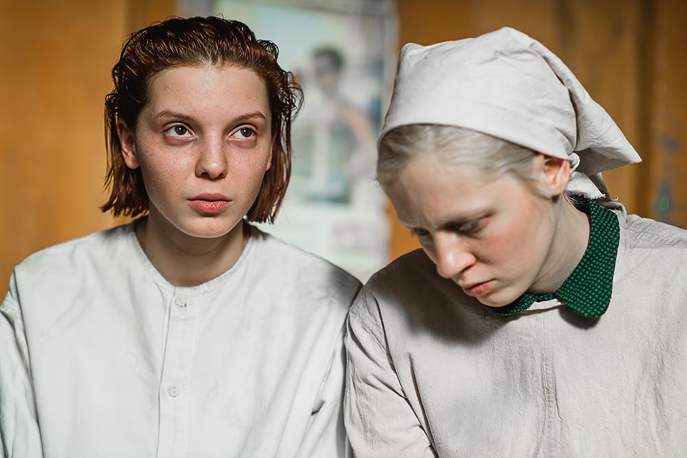 戦争と女の顔の画像