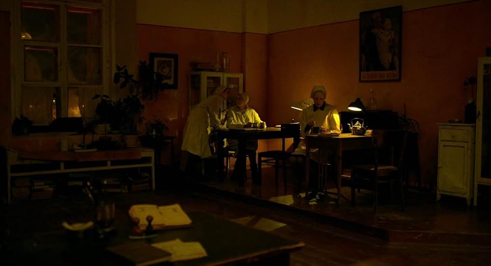 戦争と女の顔の画像