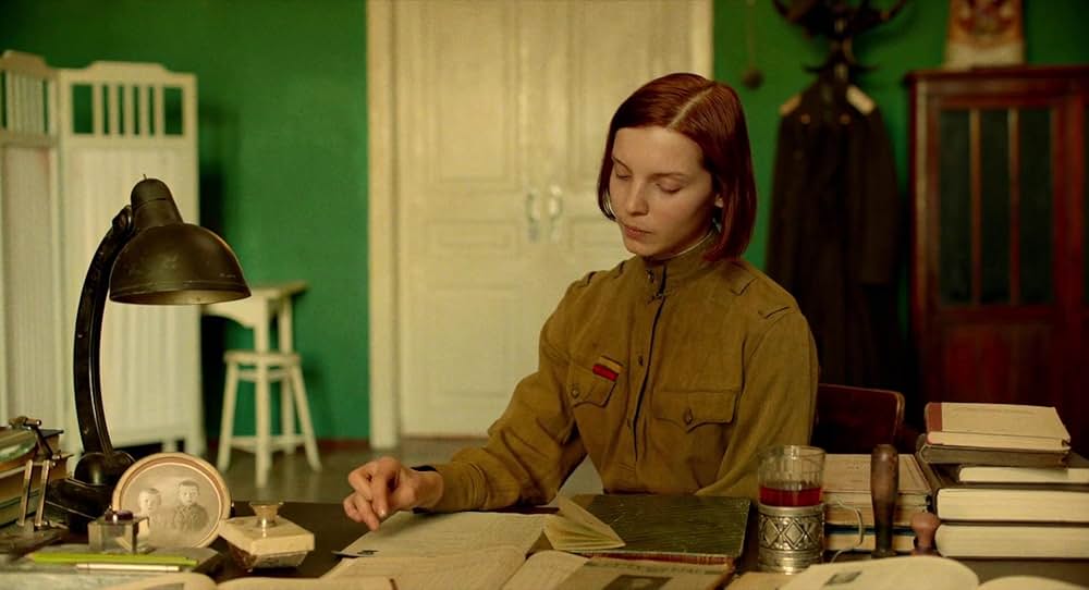 戦争と女の顔の画像