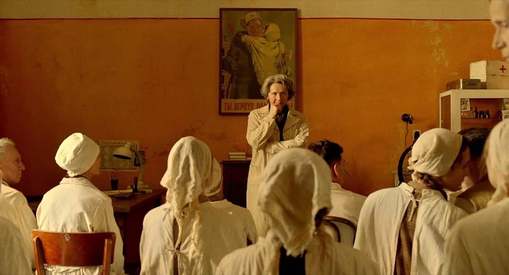 戦争と女の顔の画像