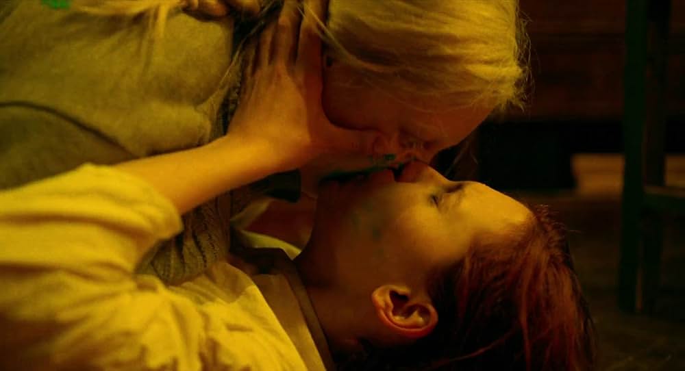 戦争と女の顔の画像