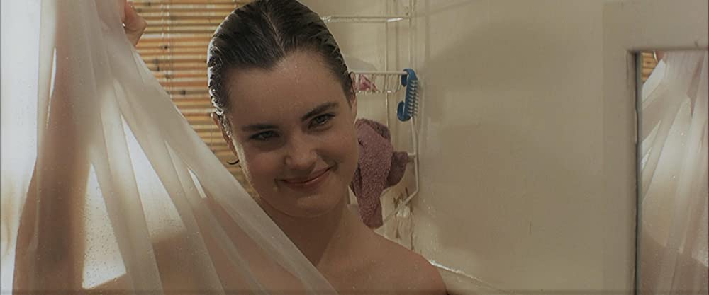 「窓・ベッドルームの女」エリザベス・マクガバンの画像