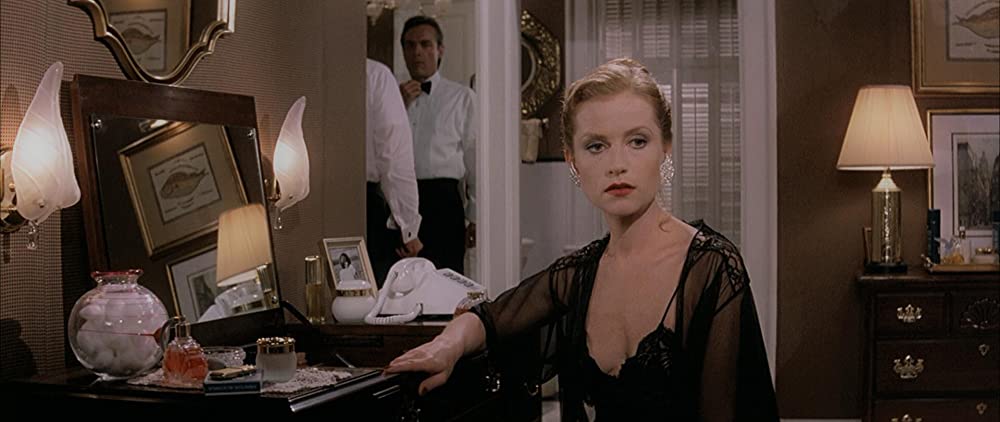 「窓・ベッドルームの女」イザベル・ユペール & ポール・シェナーの画像