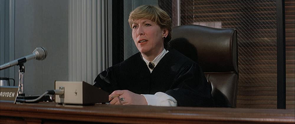 窓・ベッドルームの女の画像