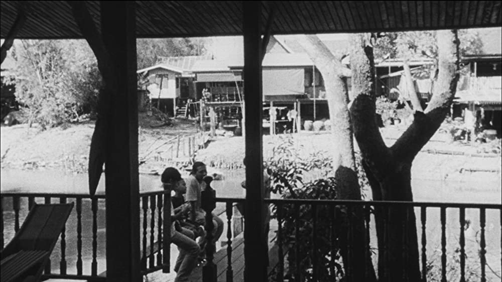 真昼の不思議な物体の画像