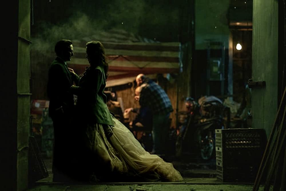 「エブリシング・エブリウェア・オール・アット・ワンス」ミシェル・ヨー & ジョナサン・キー・クァンの画像