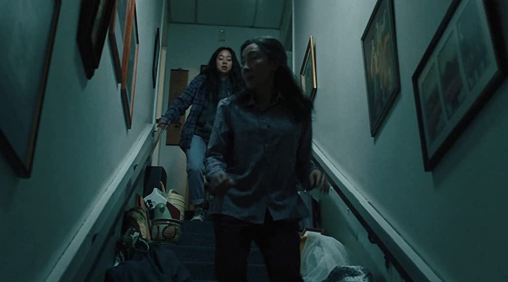 「エブリシング・エブリウェア・オール・アット・ワンス」ミシェル・ヨー & ステファニー・スーの画像