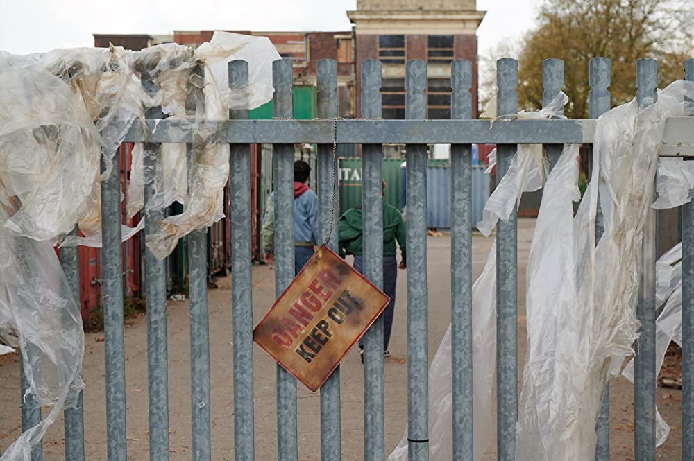 「チューズ・オア・ダイ：恐怖のサバイバルゲーム」エイサ・バターフィールド & Iola Evansの画像