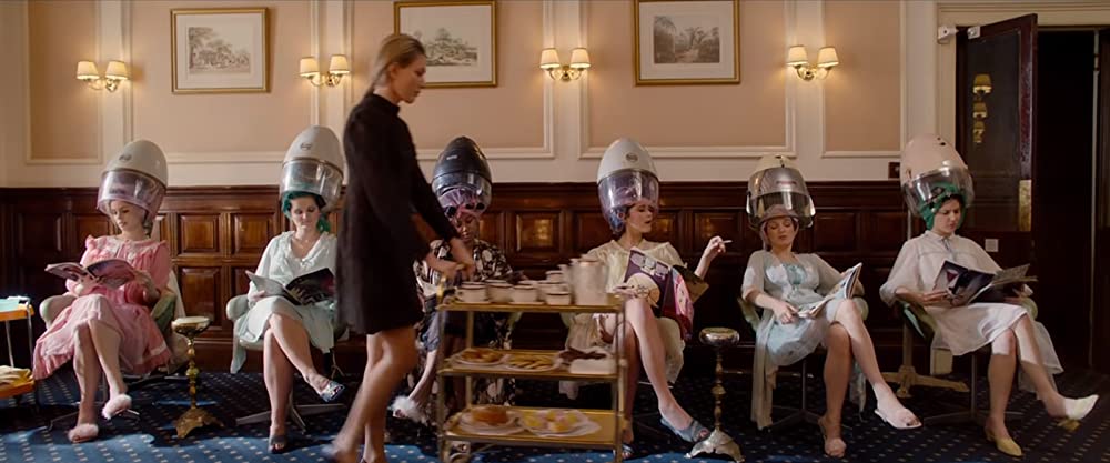 「彼女たちの革命前夜」の画像