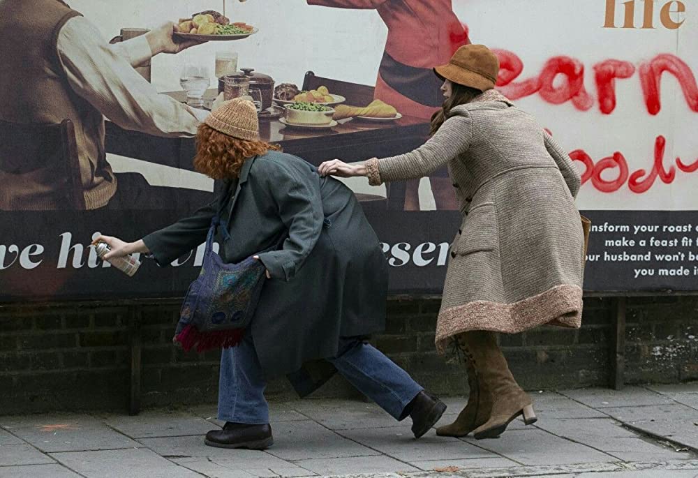 「彼女たちの革命前夜」キーラ・ナイトレイ & ジェシー・バックリーの画像