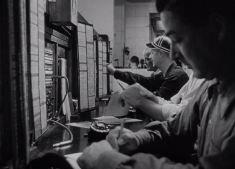 夜歩く男の画像