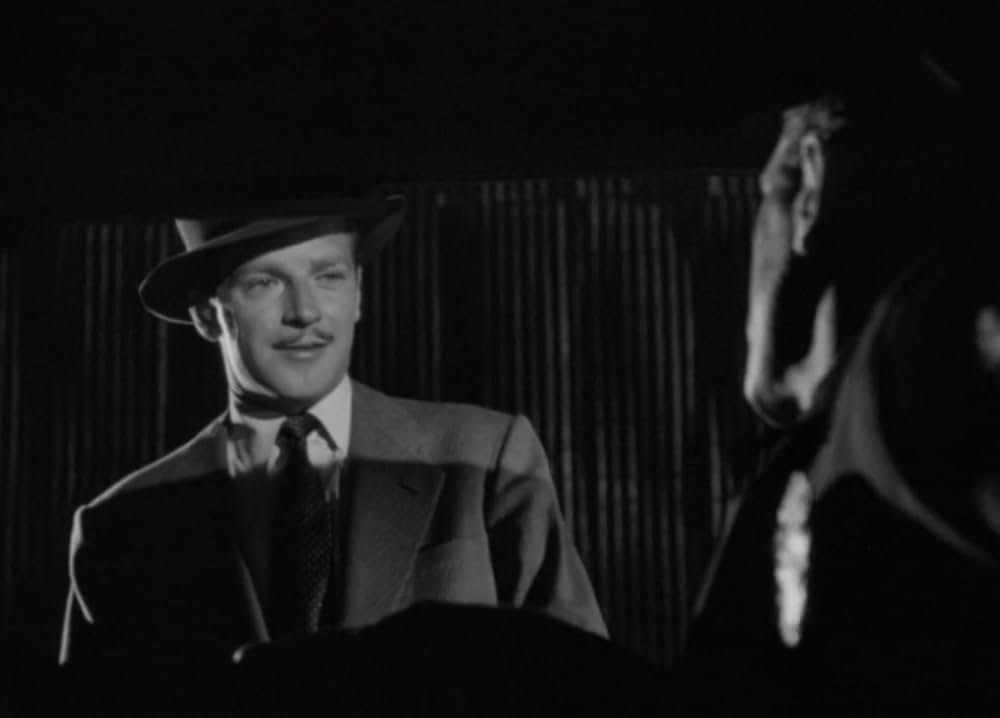 夜歩く男の画像