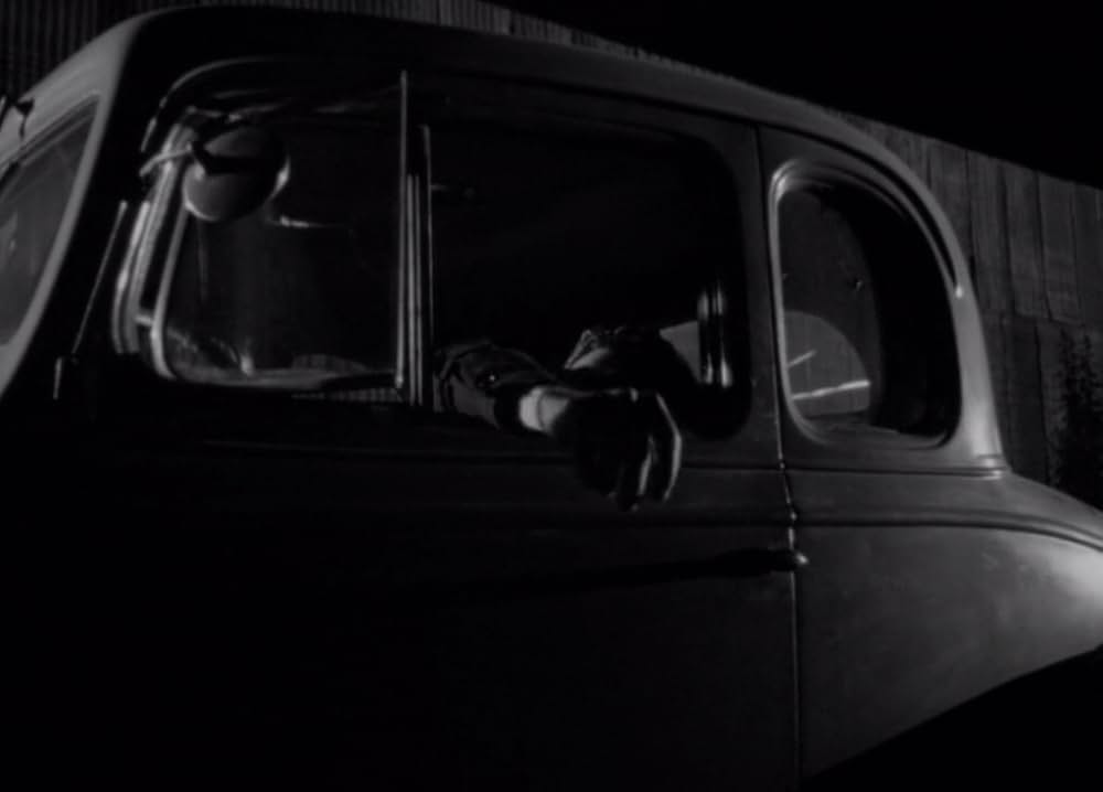 夜歩く男の画像