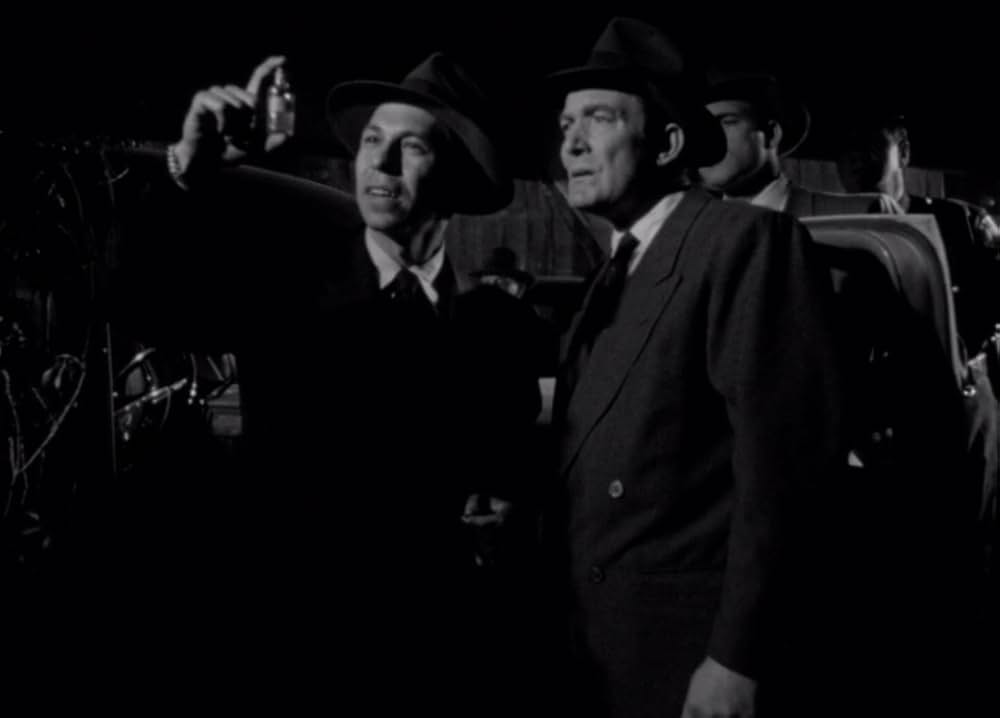 夜歩く男の画像