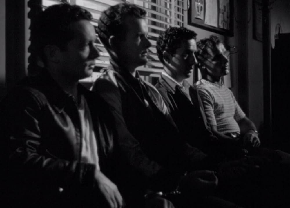 夜歩く男の画像