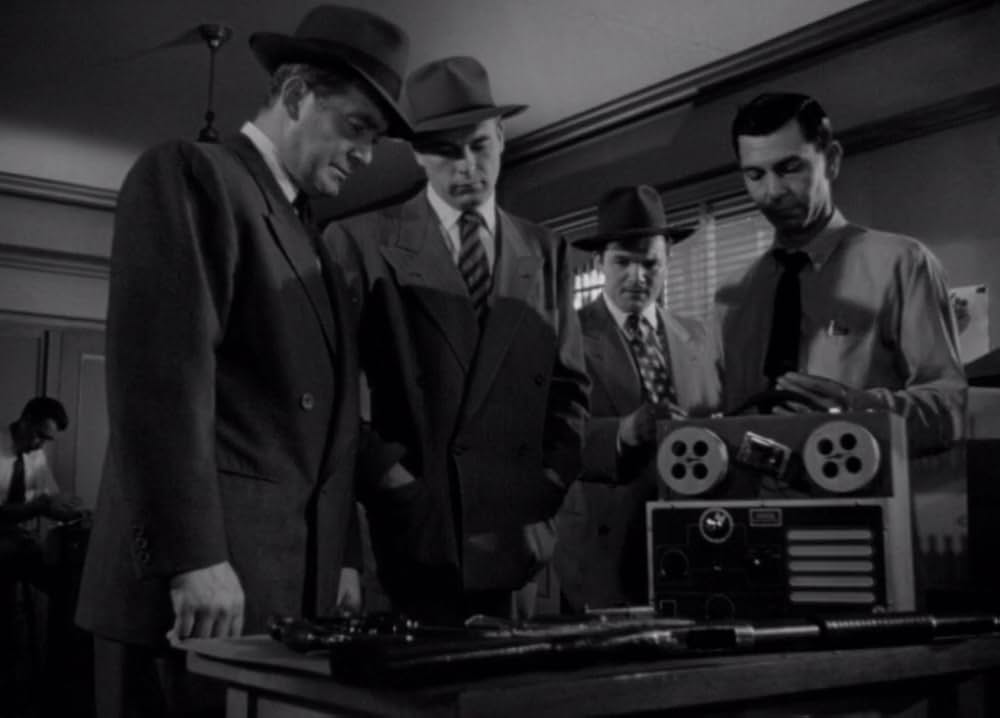 夜歩く男の画像