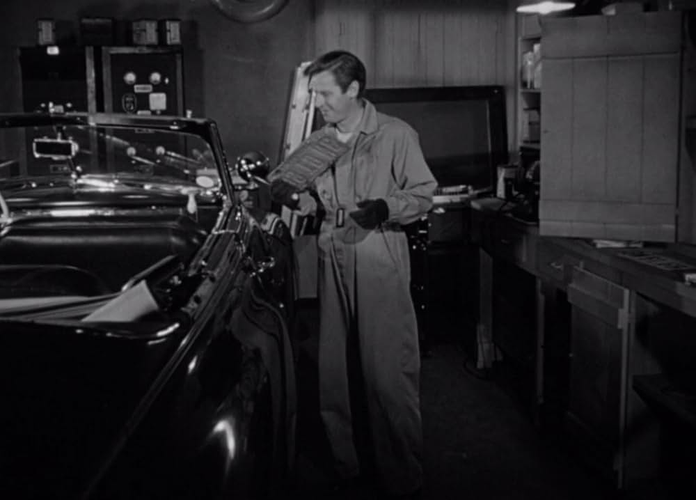 夜歩く男の画像