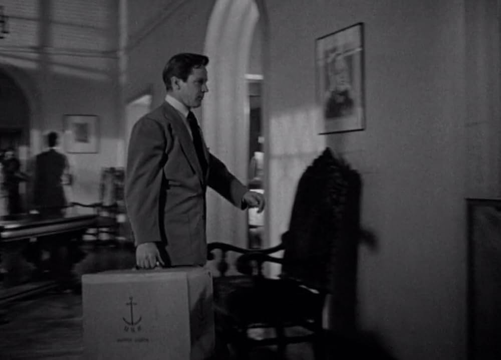 夜歩く男の画像