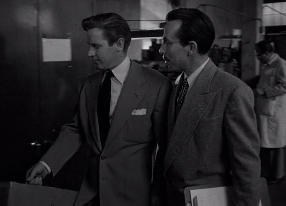 夜歩く男の画像