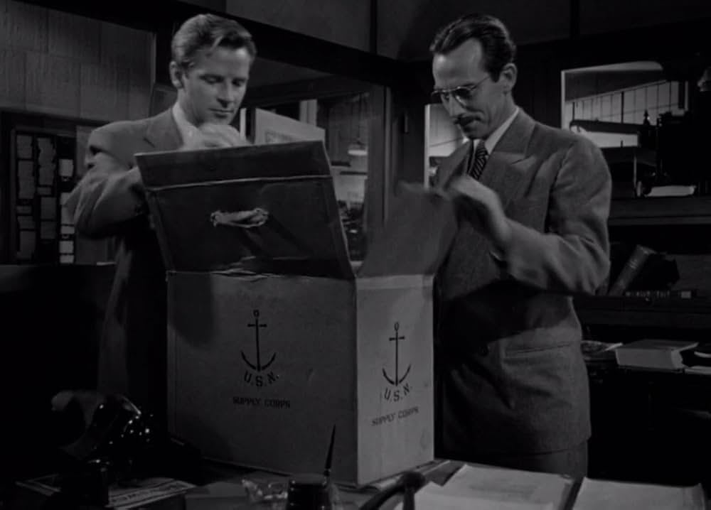 夜歩く男の画像