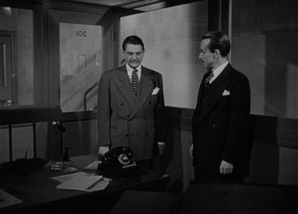 夜歩く男の画像