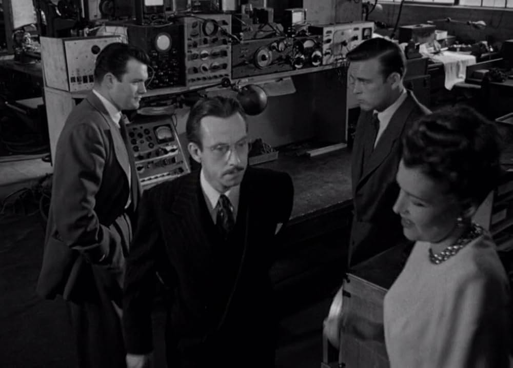 夜歩く男の画像