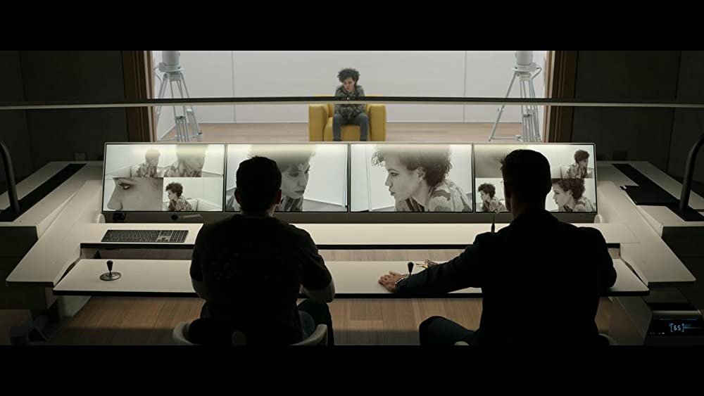 「スパイダーヘッド」ジャーニー・スモレット＝ベル & クリス・ヘムズワース & マイルズ・テラーの画像