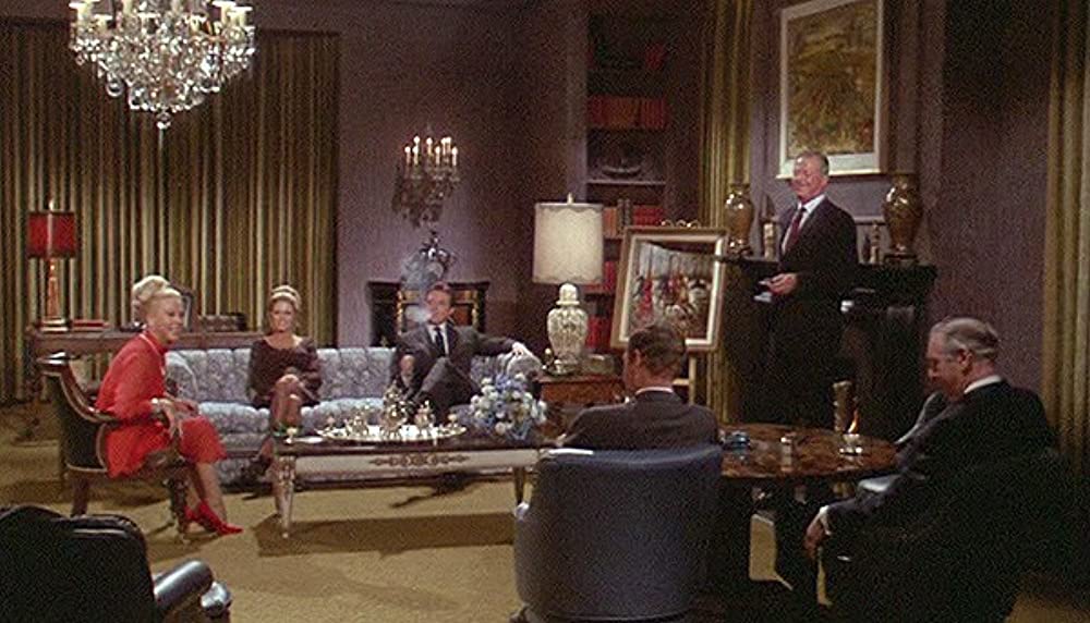 屋根の上の赤ちゃんの画像