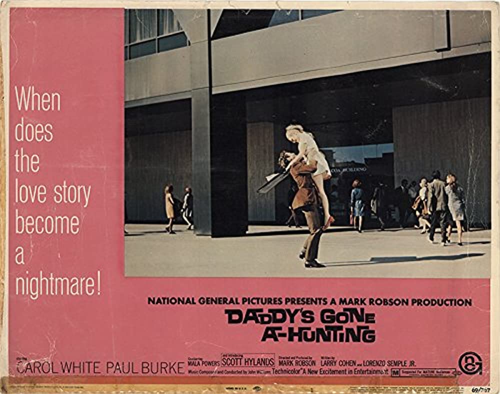 屋根の上の赤ちゃんの画像