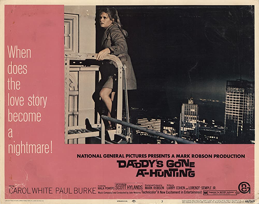 屋根の上の赤ちゃんの画像