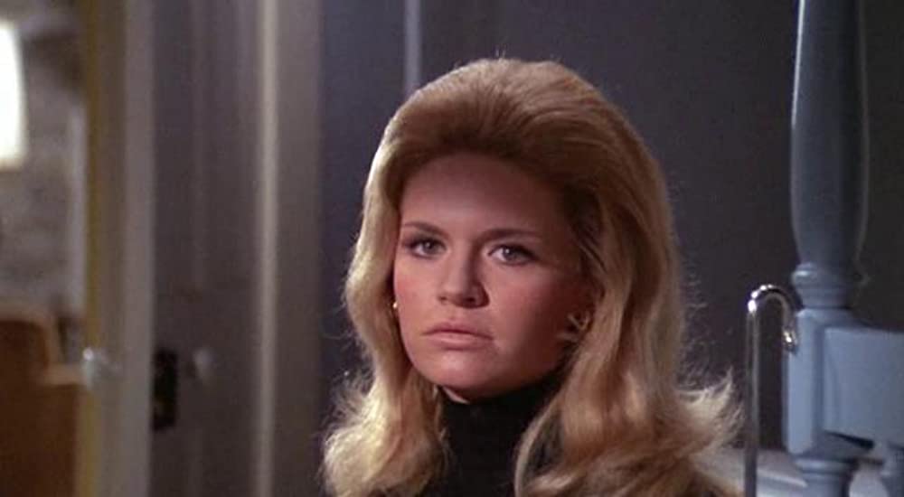 屋根の上の赤ちゃんの画像