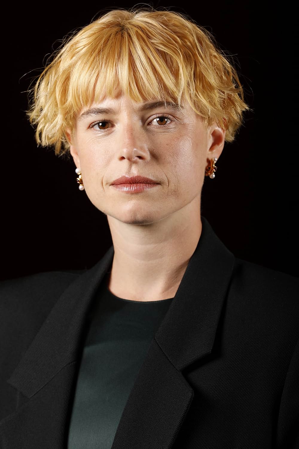 MEN 同じ顔の男たちの画像