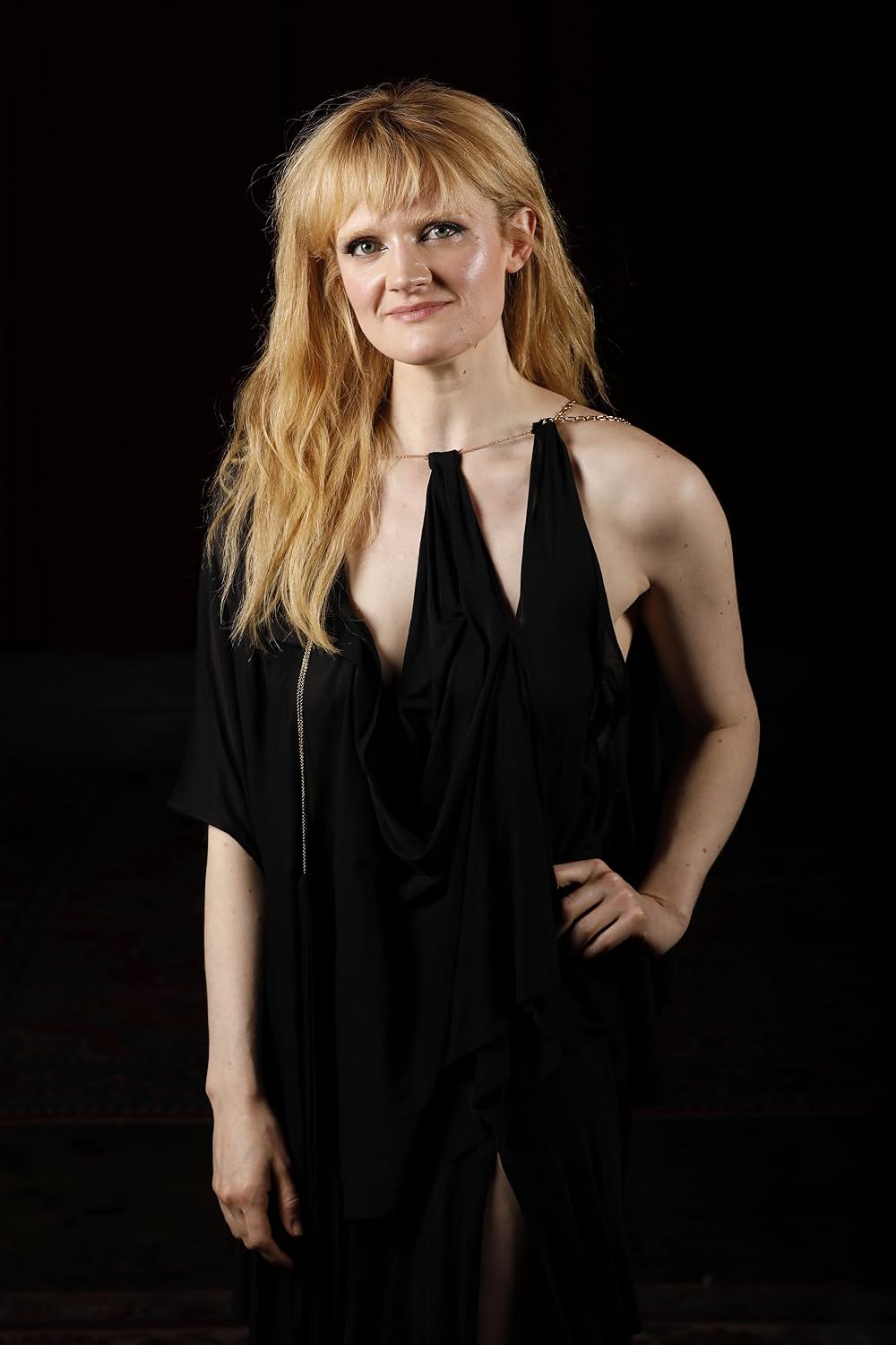 MEN 同じ顔の男たちの画像