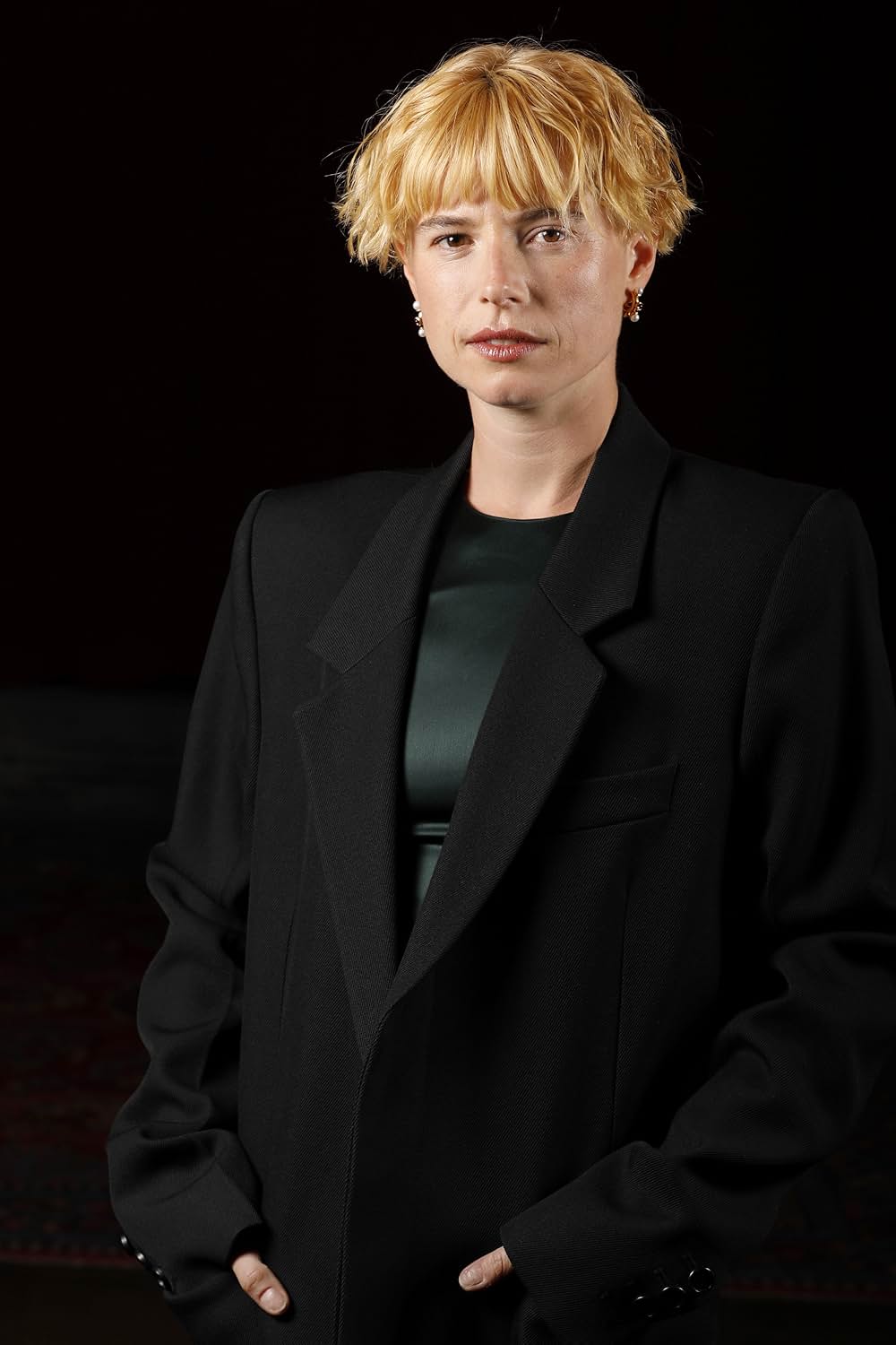 MEN 同じ顔の男たちの画像