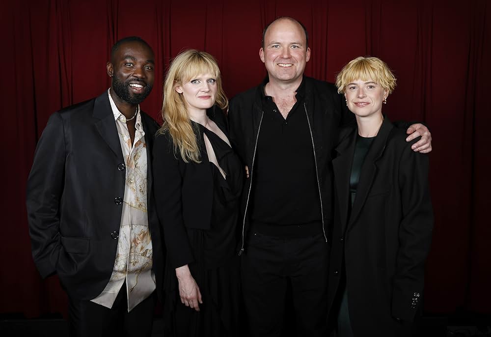 MEN 同じ顔の男たちの画像