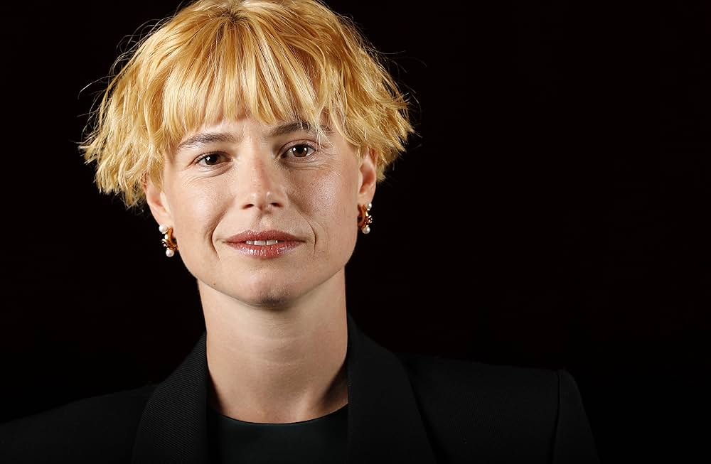 MEN 同じ顔の男たちの画像