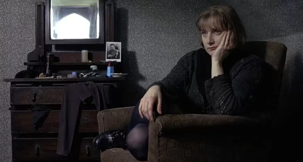 「ネイキッド」レスリー・シャープの画像