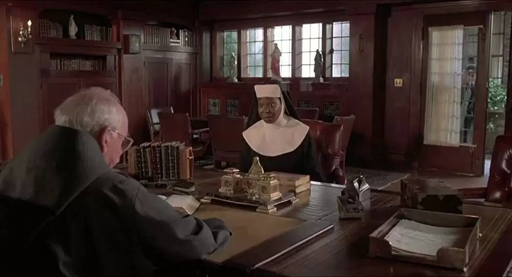 「天使にラブ・ソングを2」ウーピー・ゴールドバーグ & バーナード・ヒューズの画像